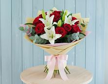 Букет цветов из:  Лилии и Розы в Розе Челябинской области