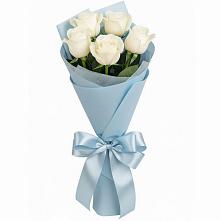 Букет 5 Белых роз Проуд в Розе Челябинской области