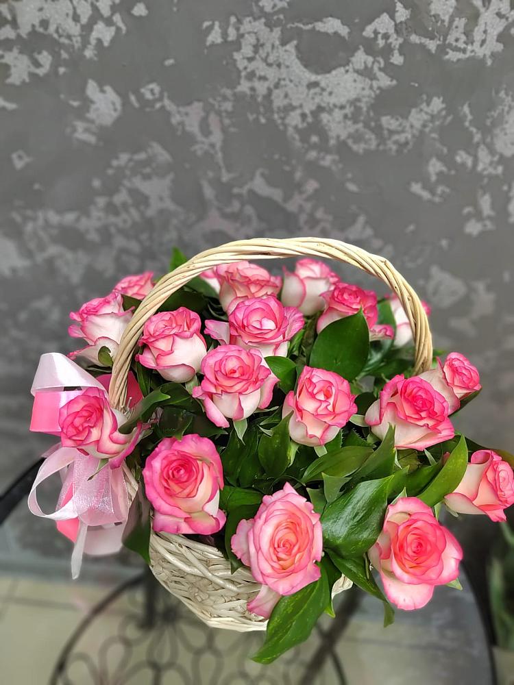 Цветочная композиция из Розы в корзине в Розе Челябинской области