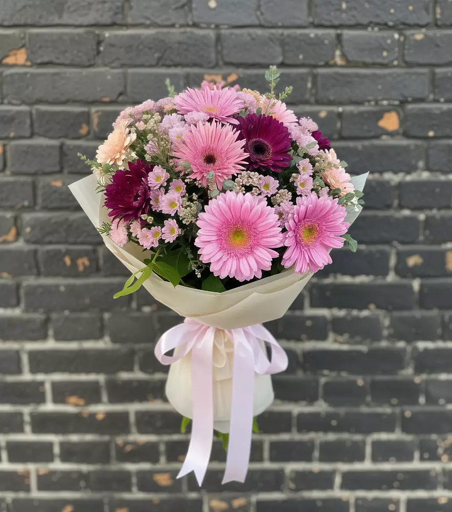 Букет цветов из: Герберы и Хризантемы в Розе Челябинской области