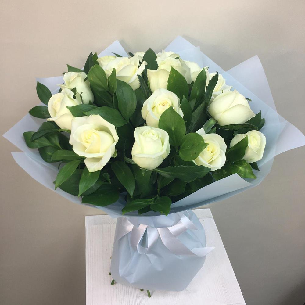 Букет 15 Белых роз Проуд в Розе Челябинской области