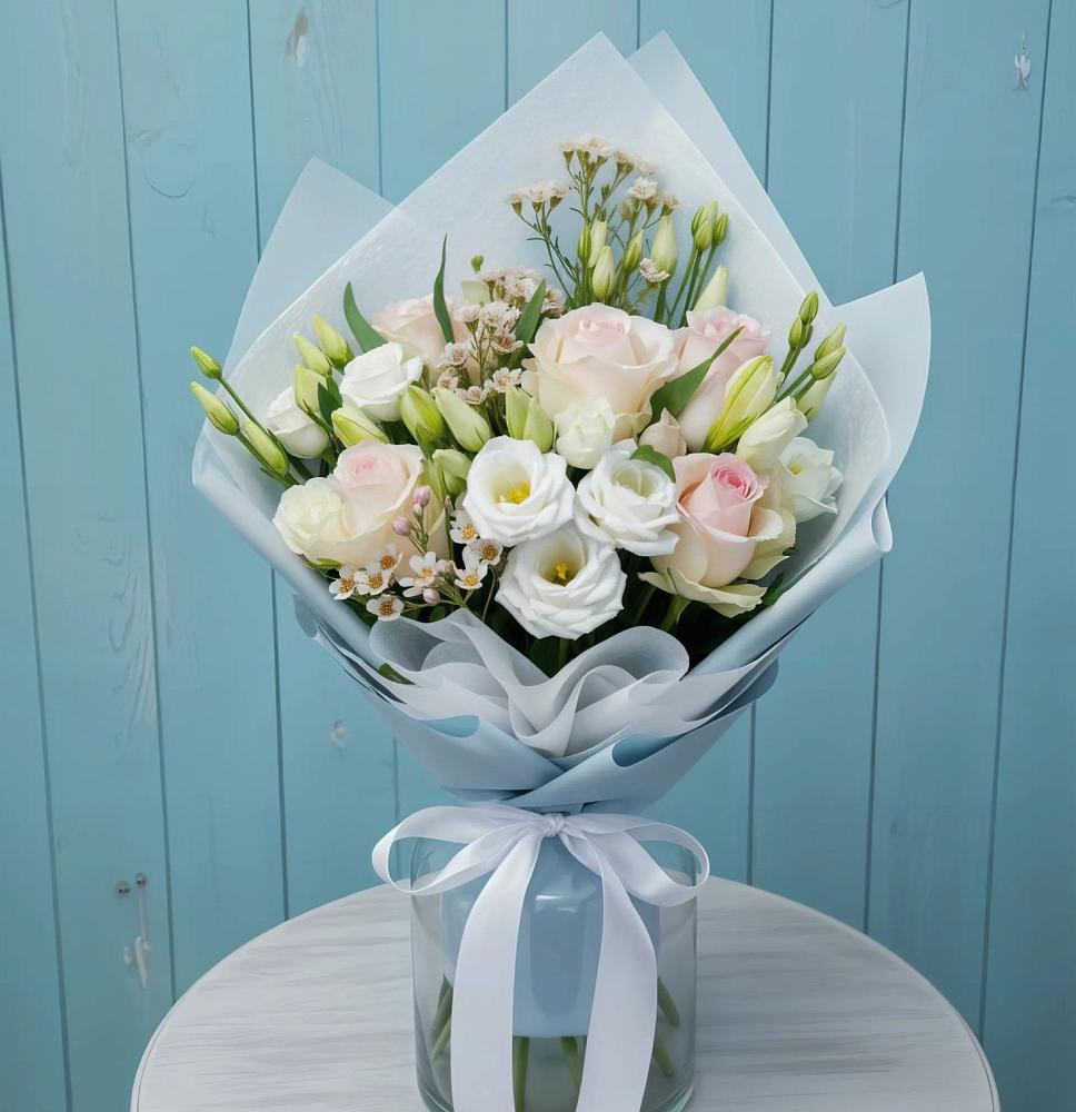 Букет цветов из: Розы и Лизиантусы в Розе Челябинской области