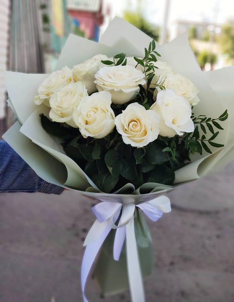 Букет Белые розы Проуд в Розе Челябинской области