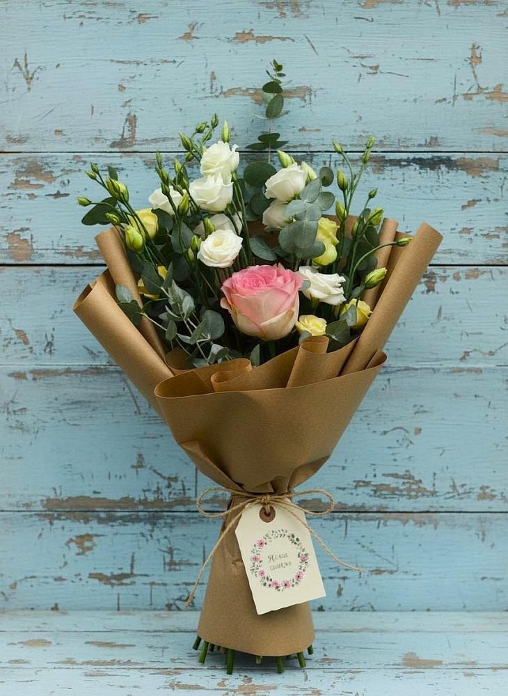 Букет цветов из: Розы и Лизиантусы в Розе Челябинской области