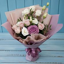 Букет цветов из:  Розы и Лизиантусы в Розе Челябинской области