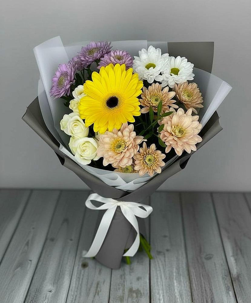 Букет цветов из: Розы, Герберы и Хризантемы в Розе Челябинской области
