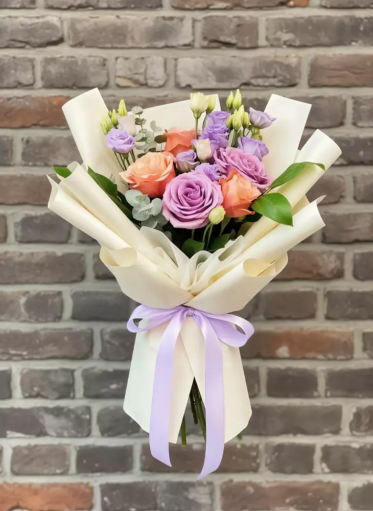 Букет цветов из: Лизиантусы и Розы в Розе Челябинской области