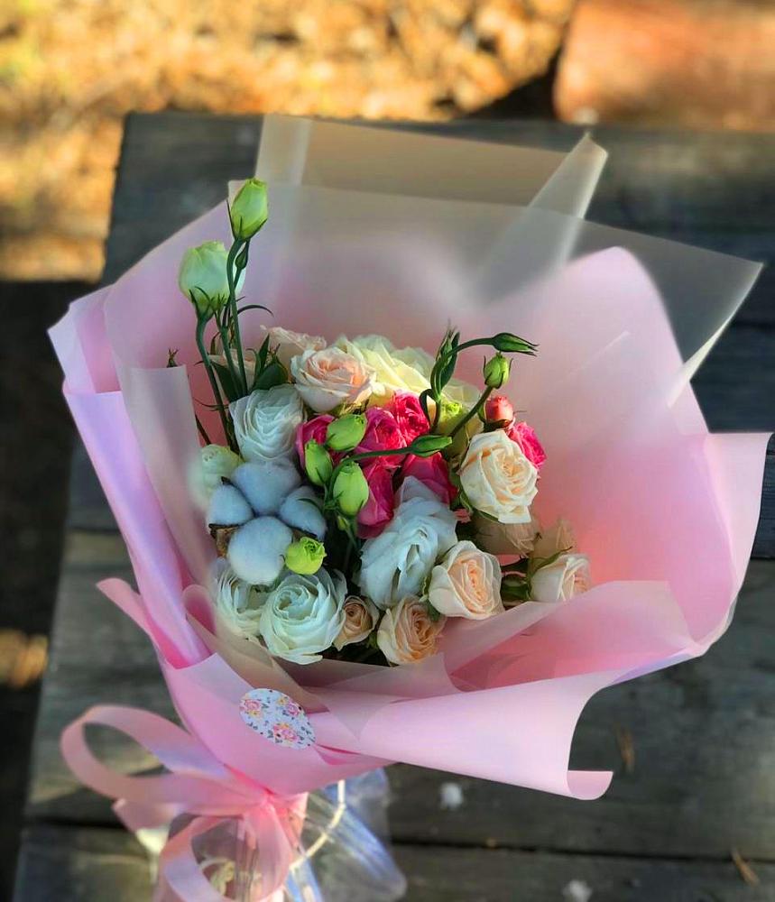 Букет цветов из: Розы и Лизиантусы в Розе Челябинской области