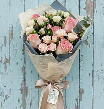 Букет цветов из:  Розы в Розе Челябинской области