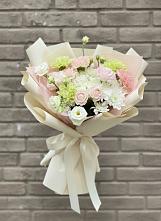 Букет цветов из:  Гвоздики, Розы, Лизиантусы и Хризантемы #REPLACE_PRED# Розе Челябинской области