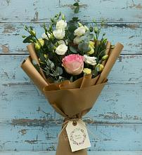 Букет цветов из:  Розы и Лизиантусы в Розе Челябинской области