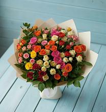 Букет Микс из разноцветных кустовых роз в Розе Челябинской области