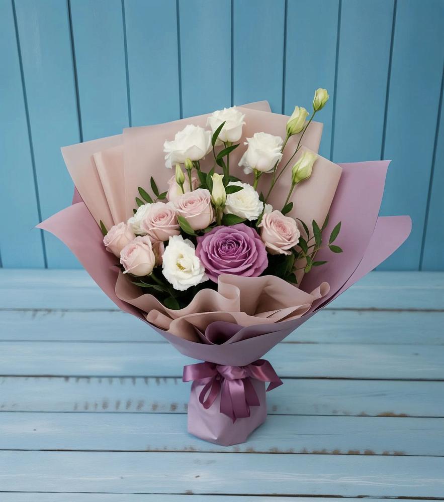 Букет цветов из: Розы и Лизиантусы в Розе Челябинской области